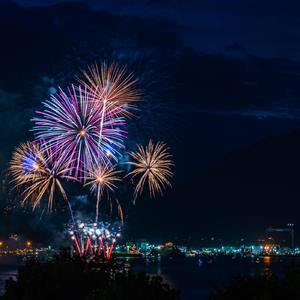 18禁白丝喷水视频www视频
